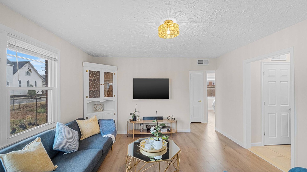 Oxon Hill-Glassmanor House | Charming 2-bedroom house with AC, WiFi in quaint Oxon Hill