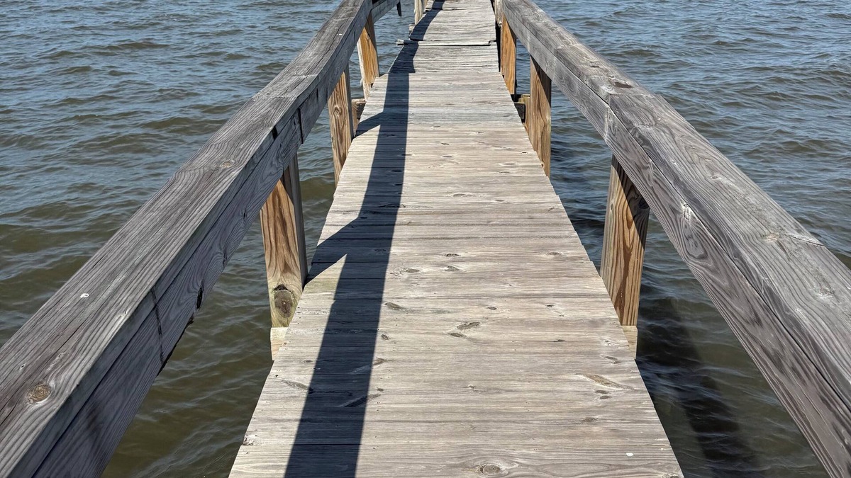 Summerton House | Charming 2-bedroom home- Lake Marion-North Santee with WiFi, AC