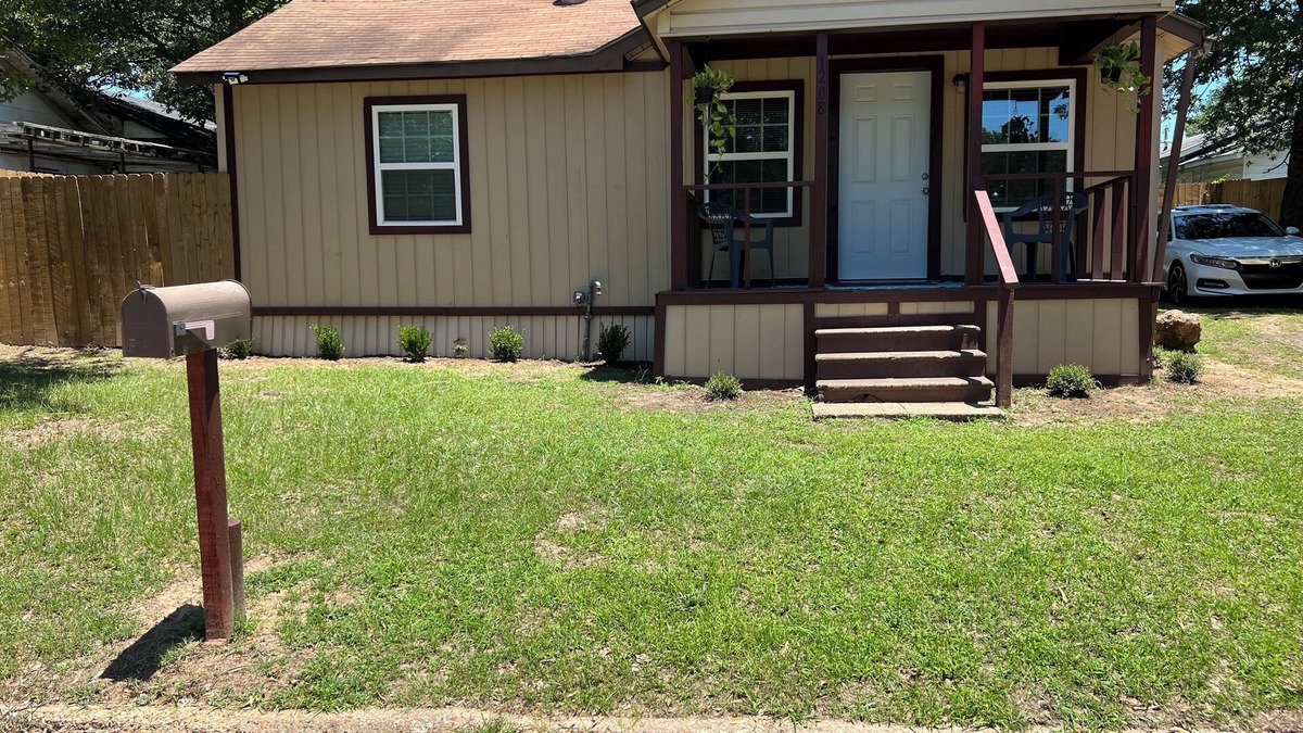 Texarkana House | Charming 2-bedroom house with AC, WiFi minutes away from the TX/AR Stateline