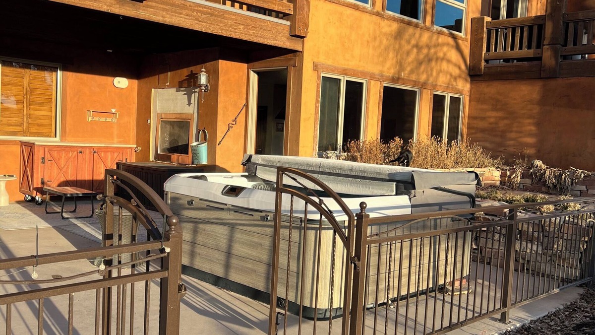Kamas Apartment | Charming 2-bedroom home suite apartment with WiFi, AC in welcoming Kamas