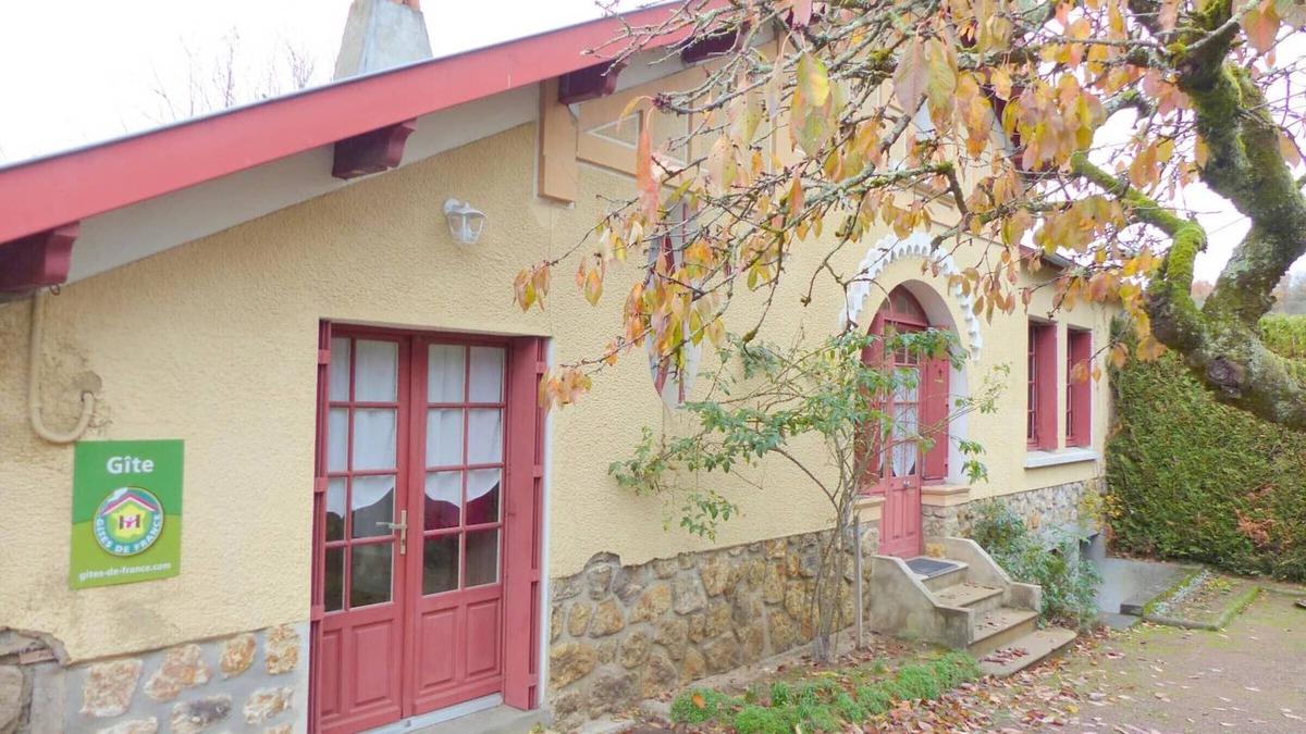 Herisson Cottage | Charming 2-Bedroom House near Medieval Village with Garden, Close to Tronçais Forest