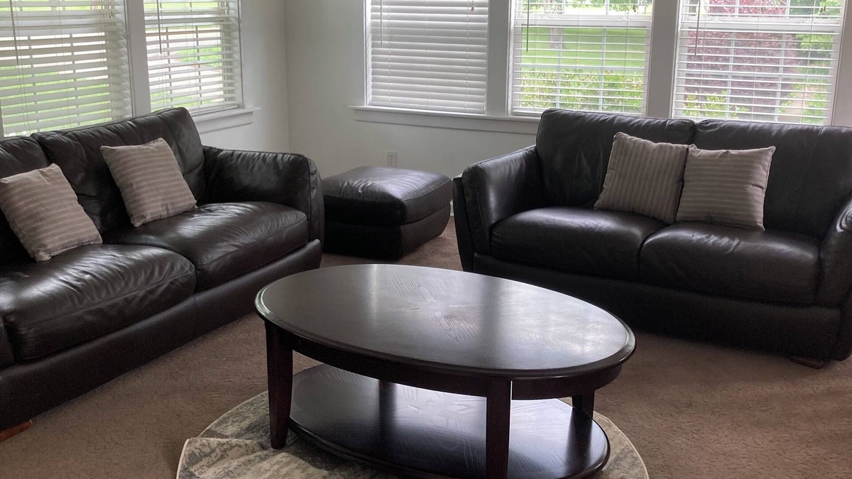 Boardman House | Charming 2-bedroom house, 1st floor, with AC, WiFi in Canfield with EV plug in.