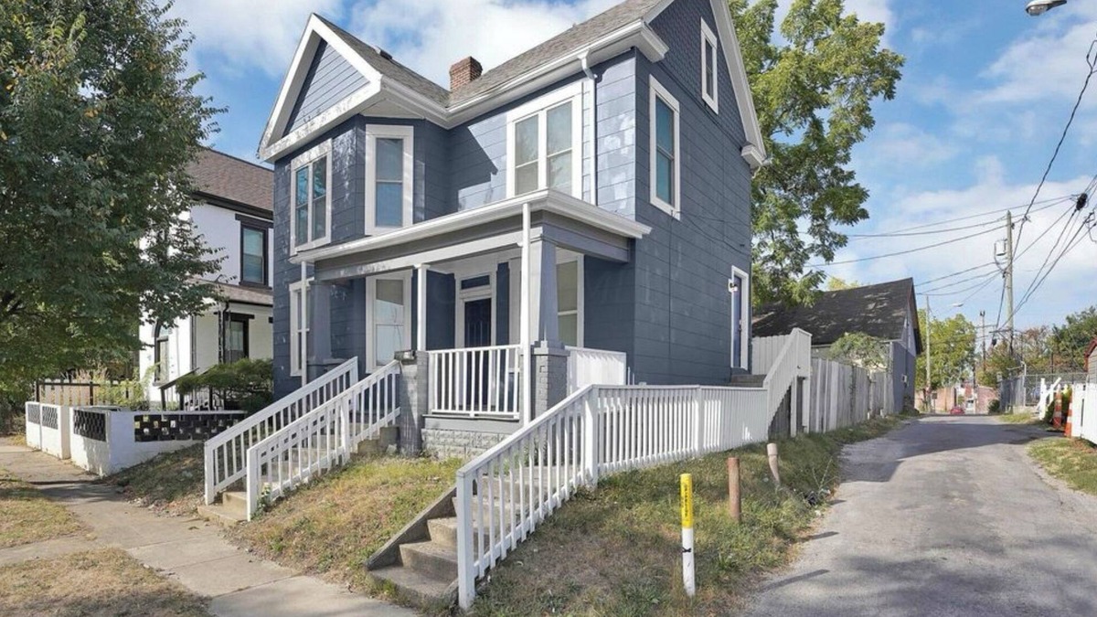 West Columbus House | Charming 2-bedroom house with AC, WiFi in Columbus