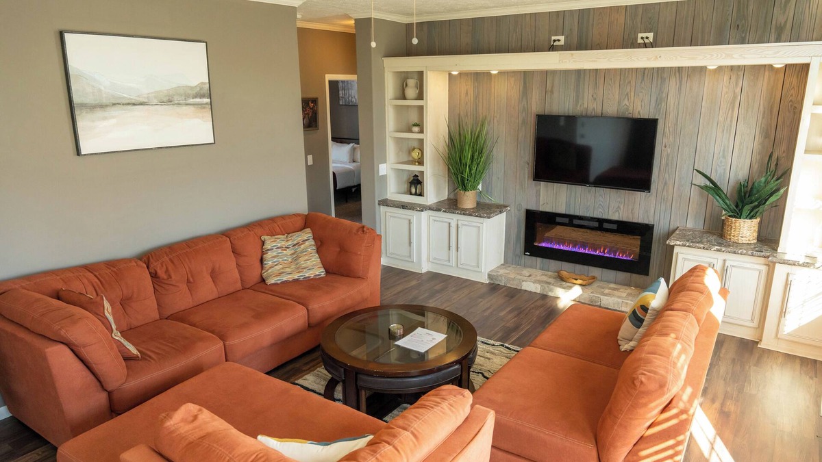 La Plata House | Charming 2-bedroom house with WiFi, Patio/grill in wonderful Kirksville area.