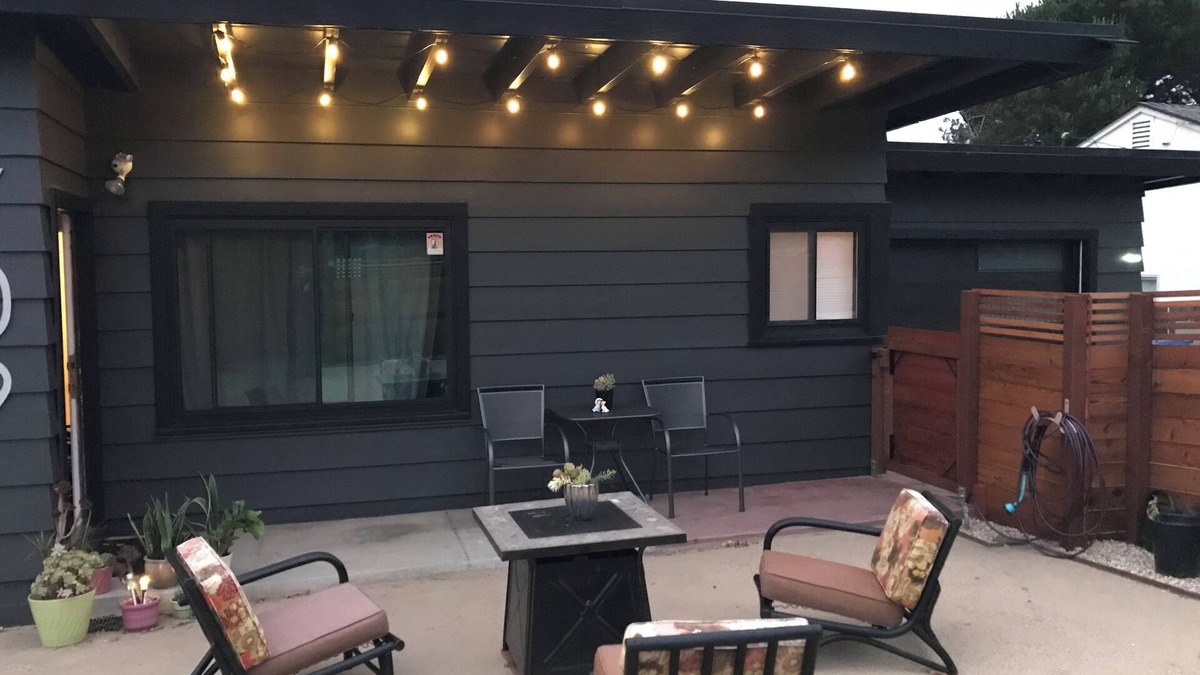 North Fremont Street House | Charming 2-bedroom house, Beach Bungalow Style, WiFi, Sleeps 5