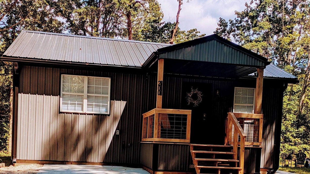 Clearfield House | Charming 2-bedroom house with Hot Tub 1.5 miles from Cave Run lake