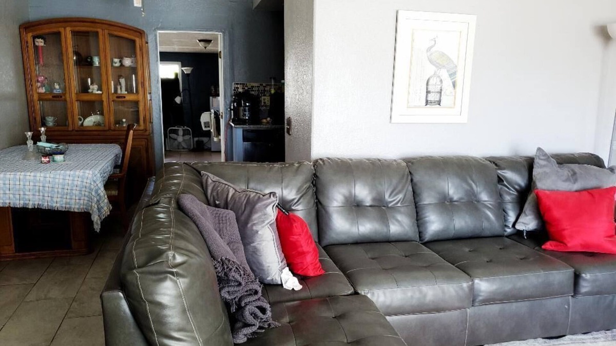 Palmdale House | Charming 2-bedroom house with WiFi, AC in lovely Palmdale