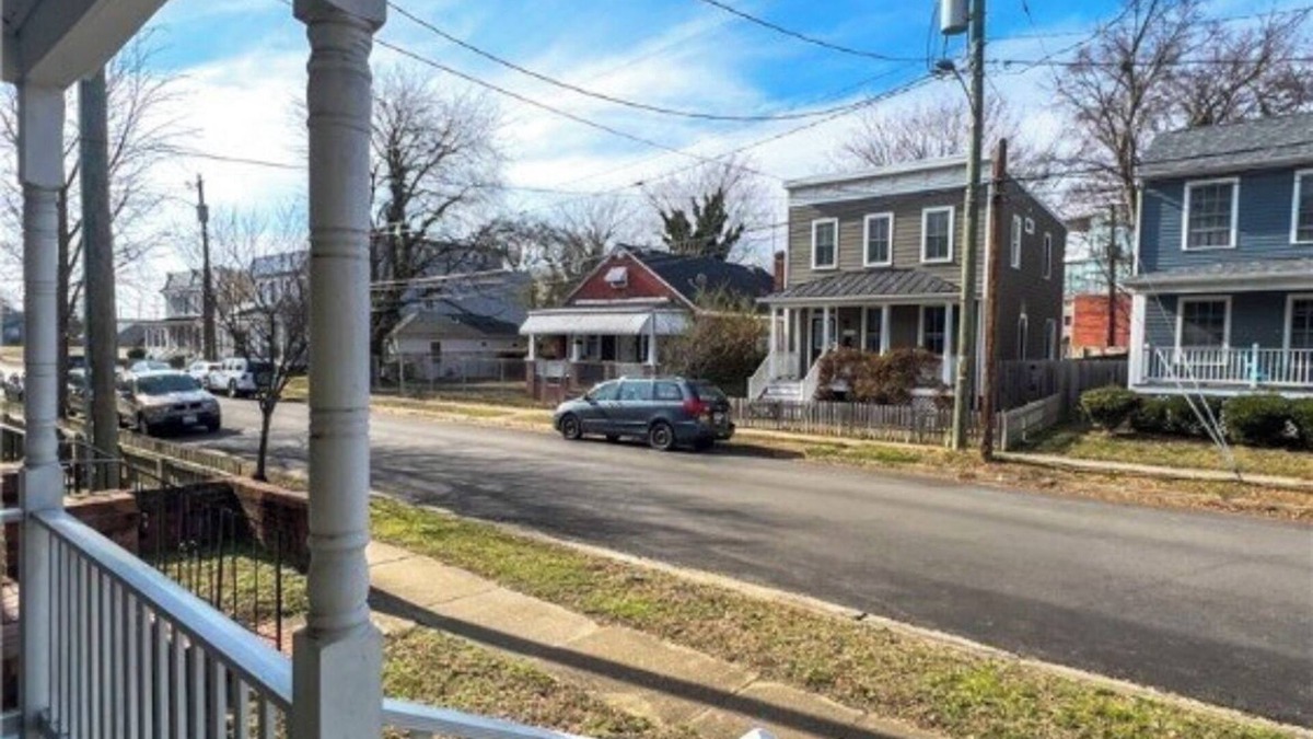 Mosby House | Charming 2-bedroom house in lovely Richmond with WiFi, AC.