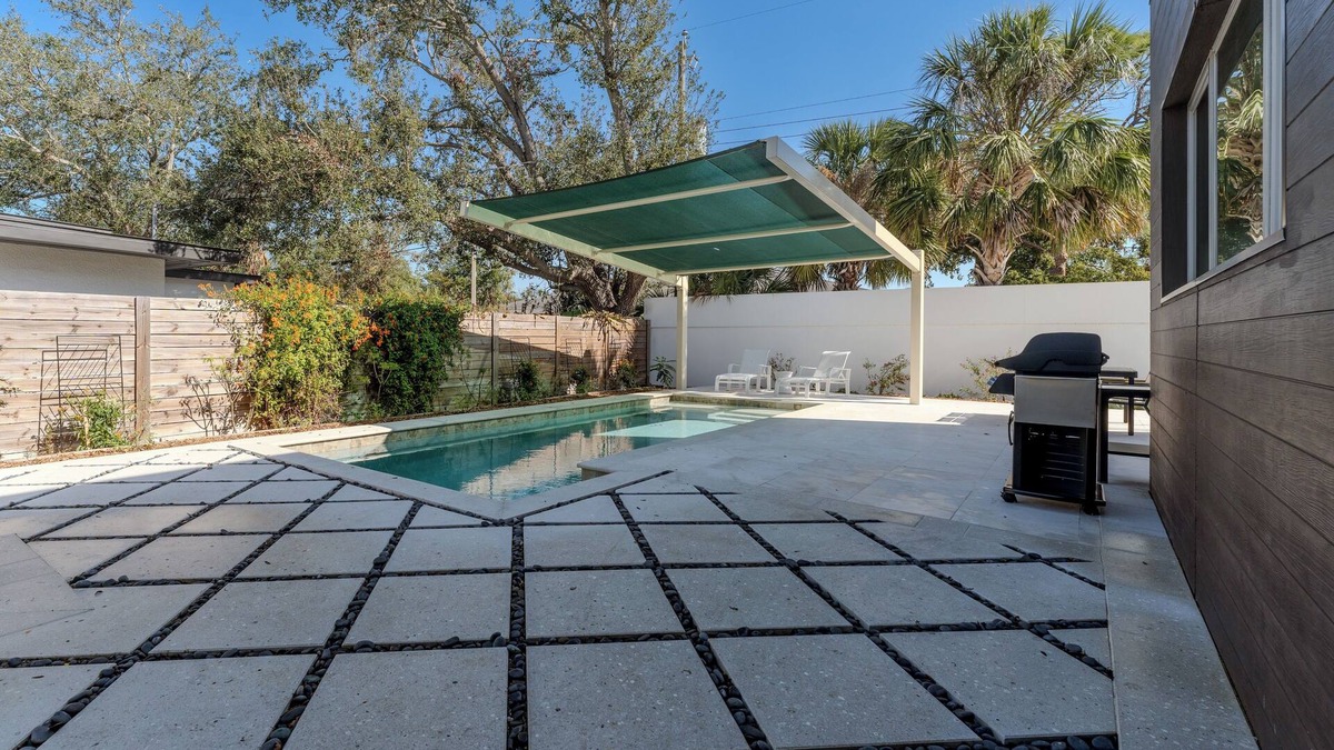 Indian Beach Sapphire Shores House | Charming 2-bedroom house in superb Sarasota with WiFi, AC