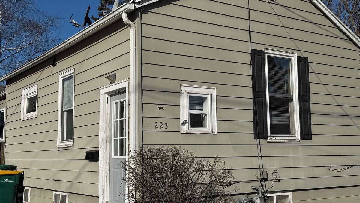 Sycamore House | Charming 2-bedroom house with WiFi, AC in adorable Sycamore