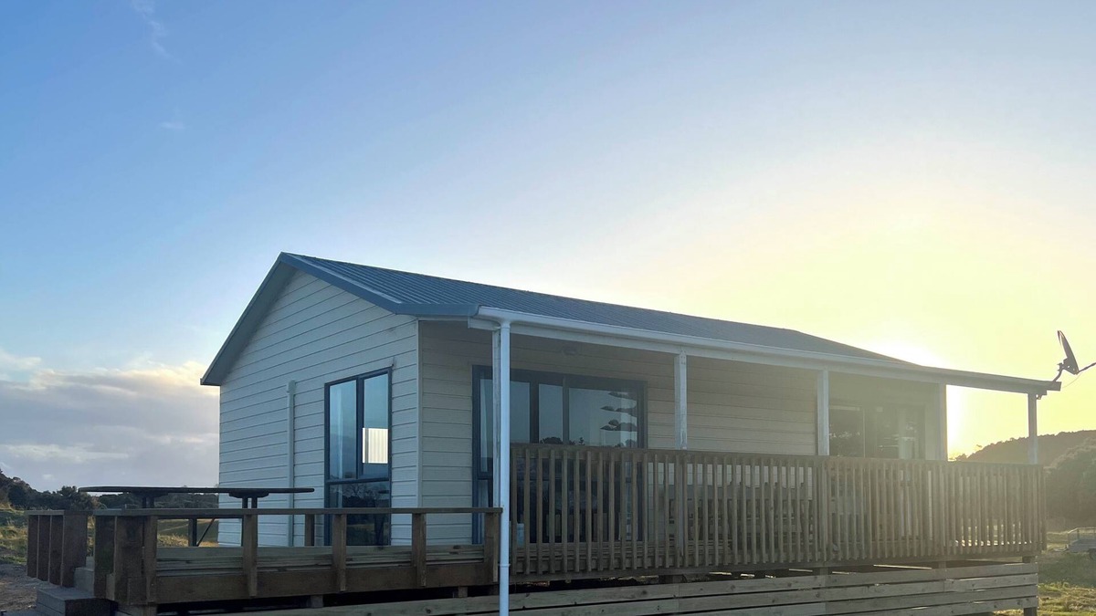Pukenui House | Charming 2-bedroom house in wonderful Houhoura with WiFi