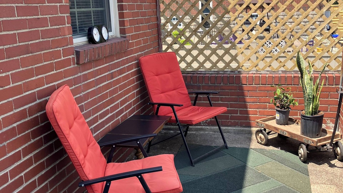Crafton House | Charming 2-bedroom house in Crafton with WiFi and central air
