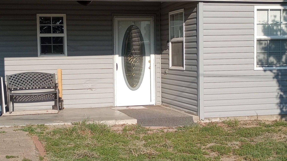 Checotah House | Charming 2-bedroom house with WiFi, AC near peaceful Lake Eufaula