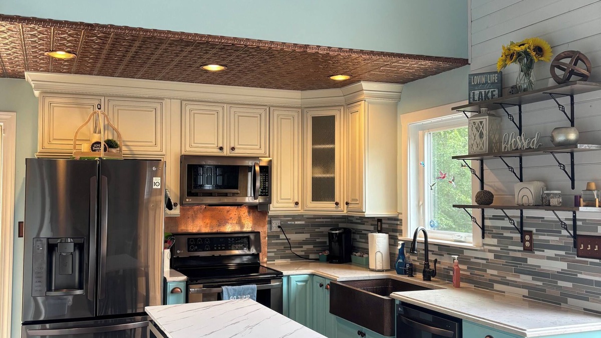 Albany House | Charming 2-bedroom house in Albany only 4 miles from the lake
