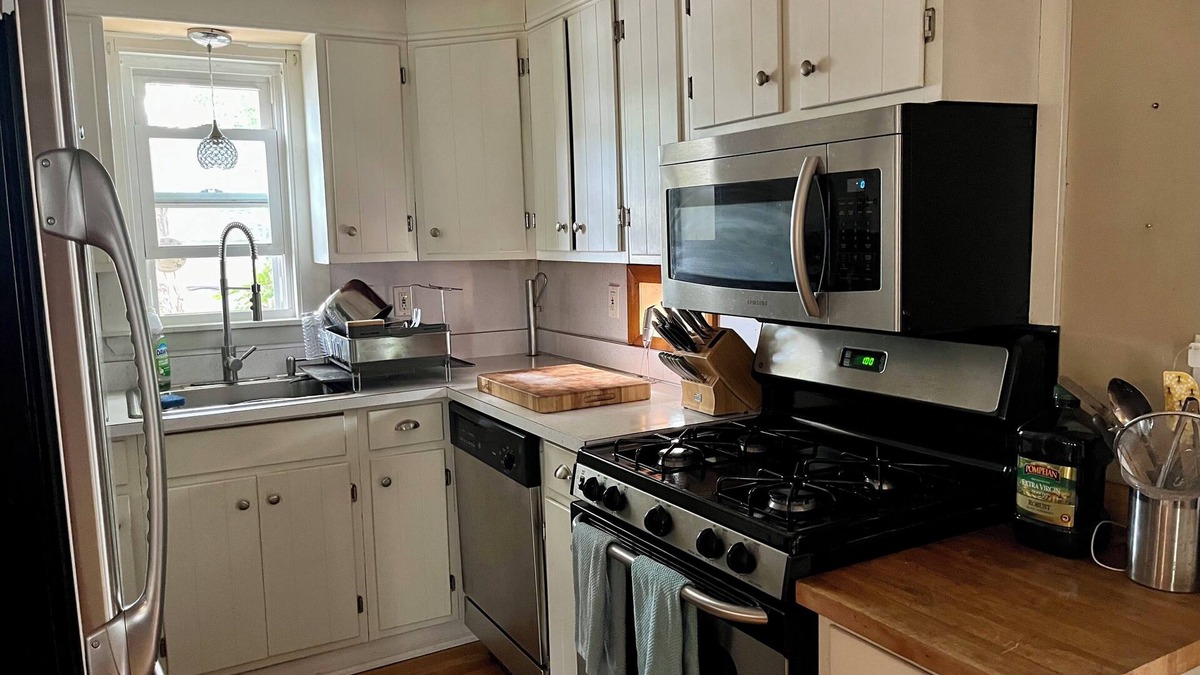 Peabody House | Charming 2-bedroom house with WiFi, AC in lovely Peabody