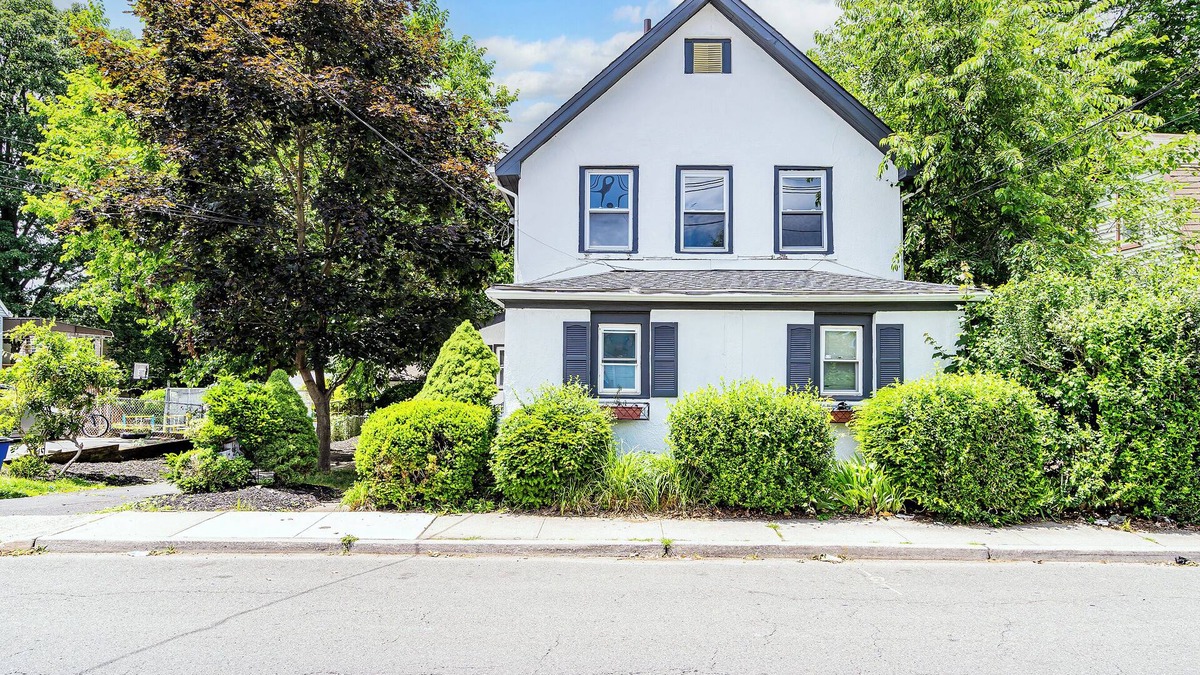 Teaneck House | Charming 2-bedroom house in Teaneck with AC, WiFi. Enjoy your stay