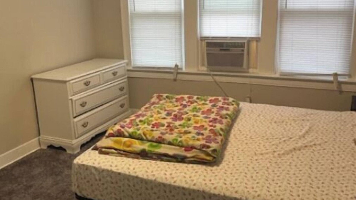 Robertsdale House | Charming 2-bedroom house in delightful Whiting with AC, WiFi