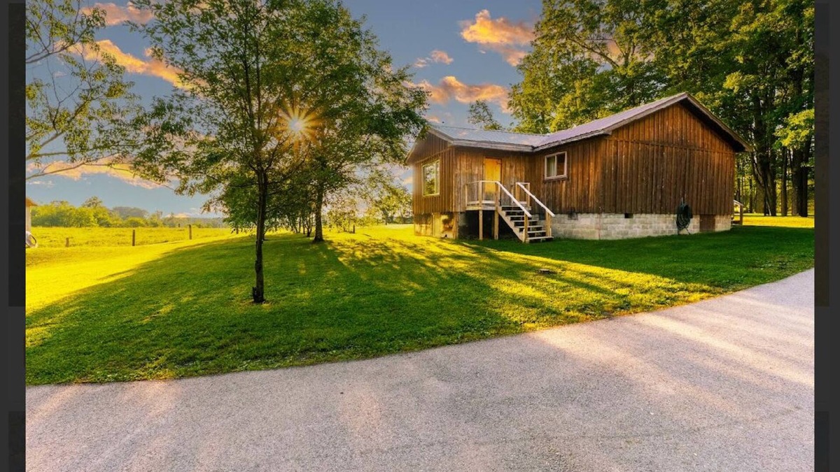 Lookout House | Charming 2-bedroom house in Hico, with bonus room