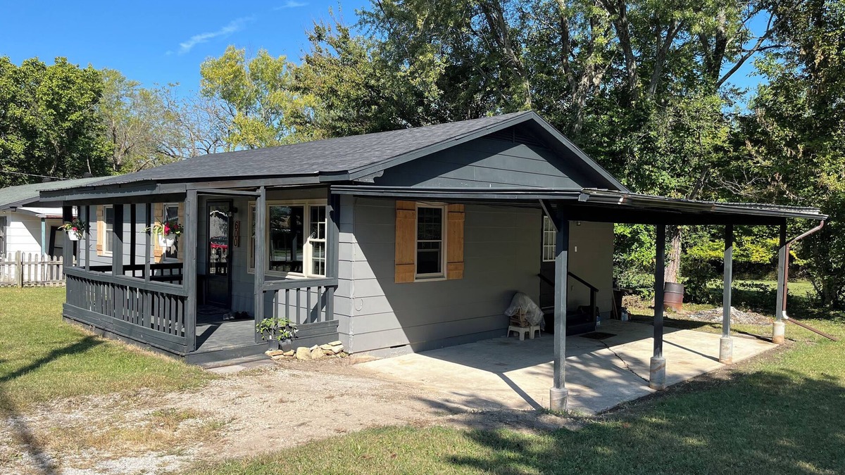 Ava House | Charming 2-bedroom house in Ava with WiFi and AC