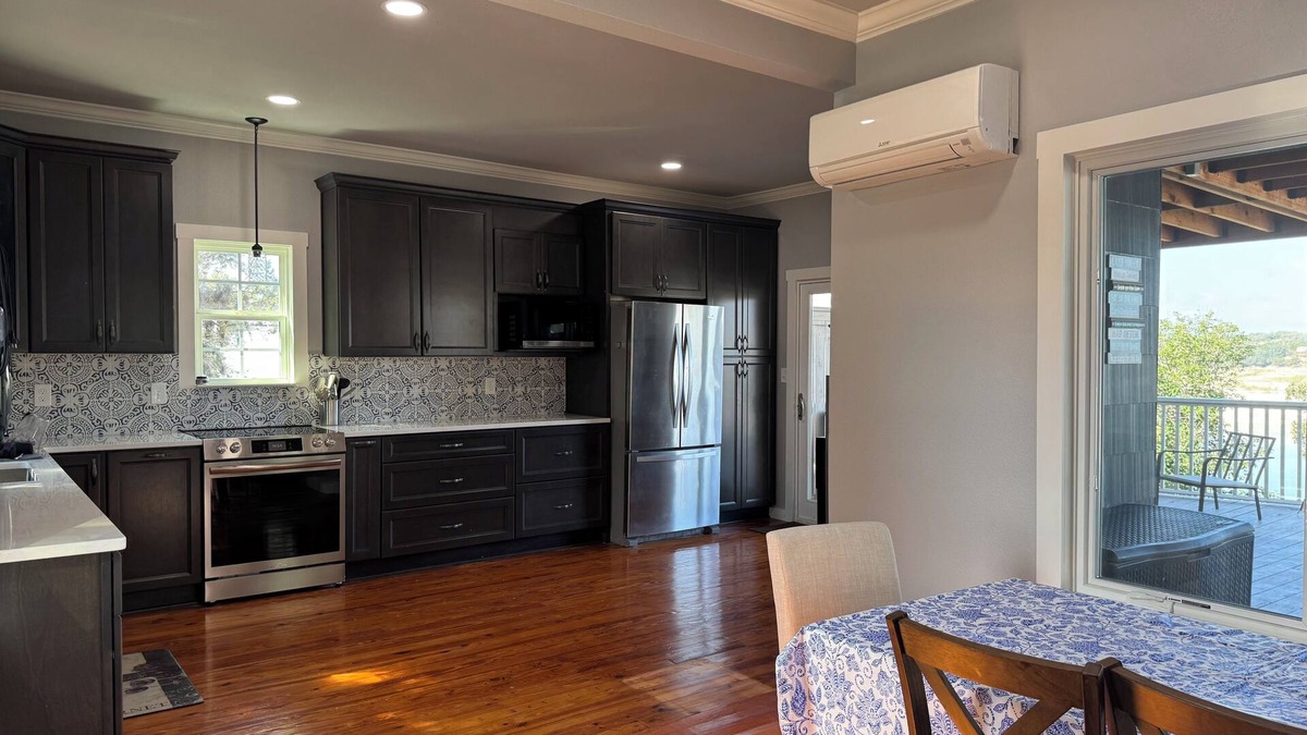 Mico House | Charming 2-bedroom house on Medina Lake