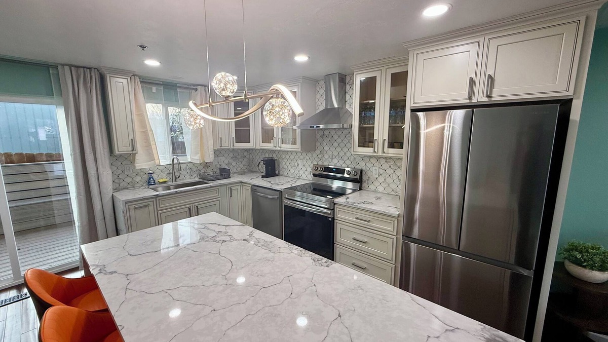 Albany House | Charming 2-bedroom house + WiFi, workspace, outdoor deck, fitness area in Albany