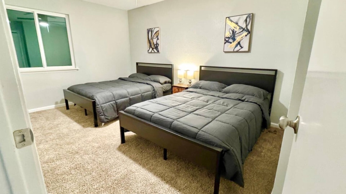 McNeil House | Charming 2-bedroom house in Austin with AC