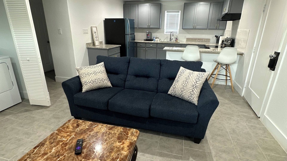 Fresno House | Charming 2-bedroom house in pleasant Fresno with WiFi, AC