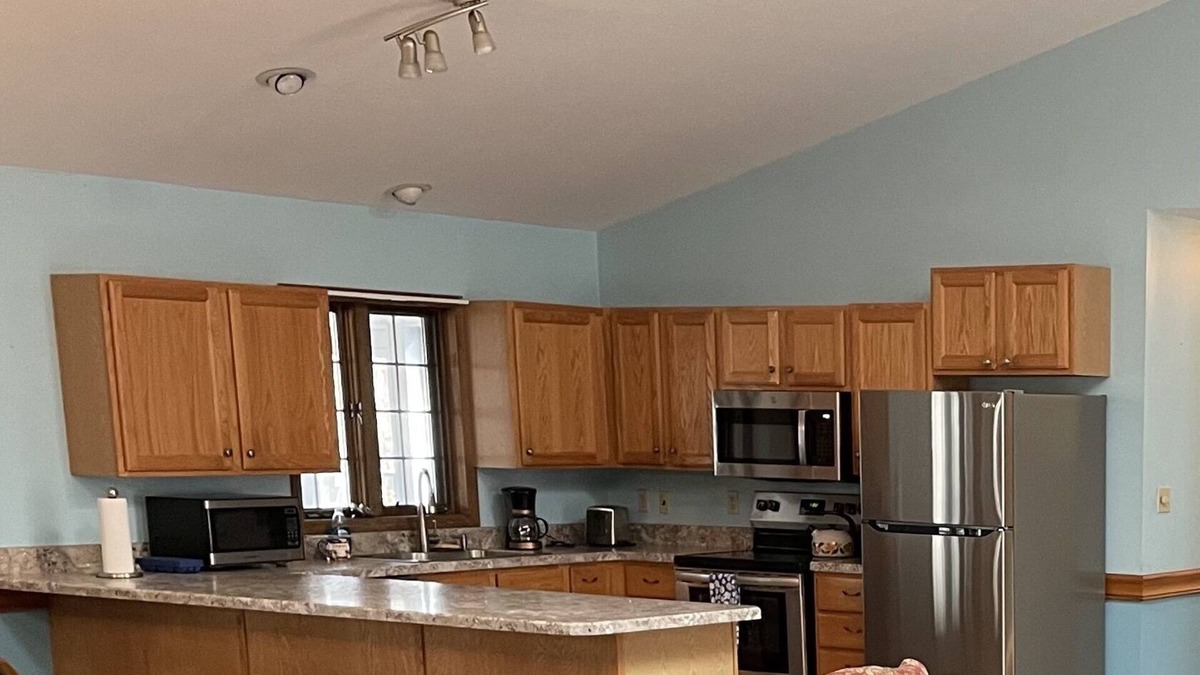 Geneva House | Charming 2-bedroom house in Geneva near wineries, Spire and local attractions
