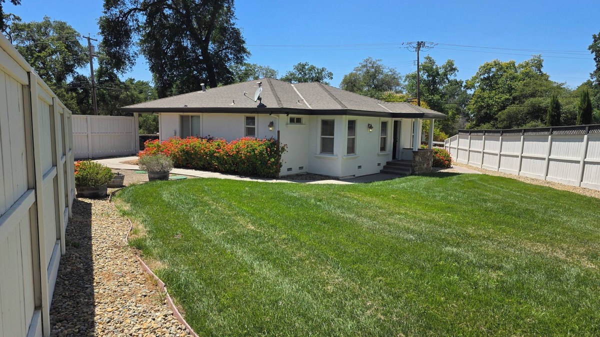 Loomis House | Charming 2-bedroom house with AC, WiFi in lovely Loomis