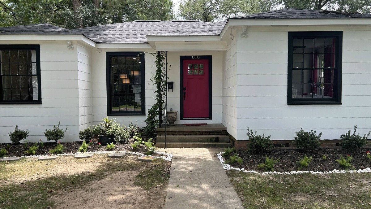 Monroe House | Charming 2-bedroom house with WiFi, AC in welcoming Monroe