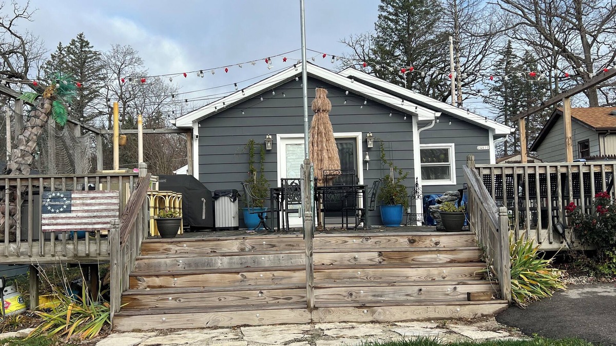 Paddock Lake House | Charming 2-bedroom house with a pier and kayaks in Paddock Lake