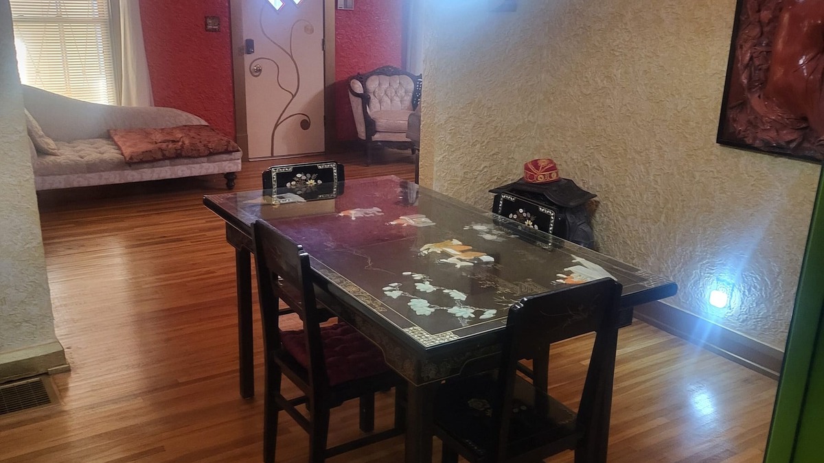 Downtown Toledo House | Charming 2-bedroom house in delightful Toledo with WiFi, AC, fitness room