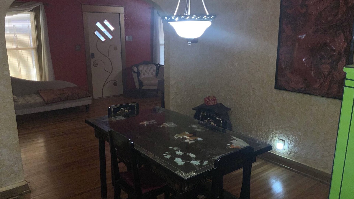 Downtown Toledo House | Charming 2-bedroom house with fitness room and AC in Toledo