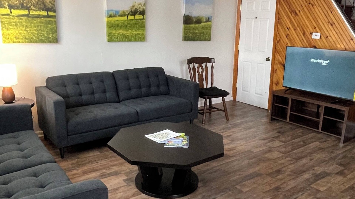 Utica House | Charming 2-bedroom house in Utica located in the Arts District