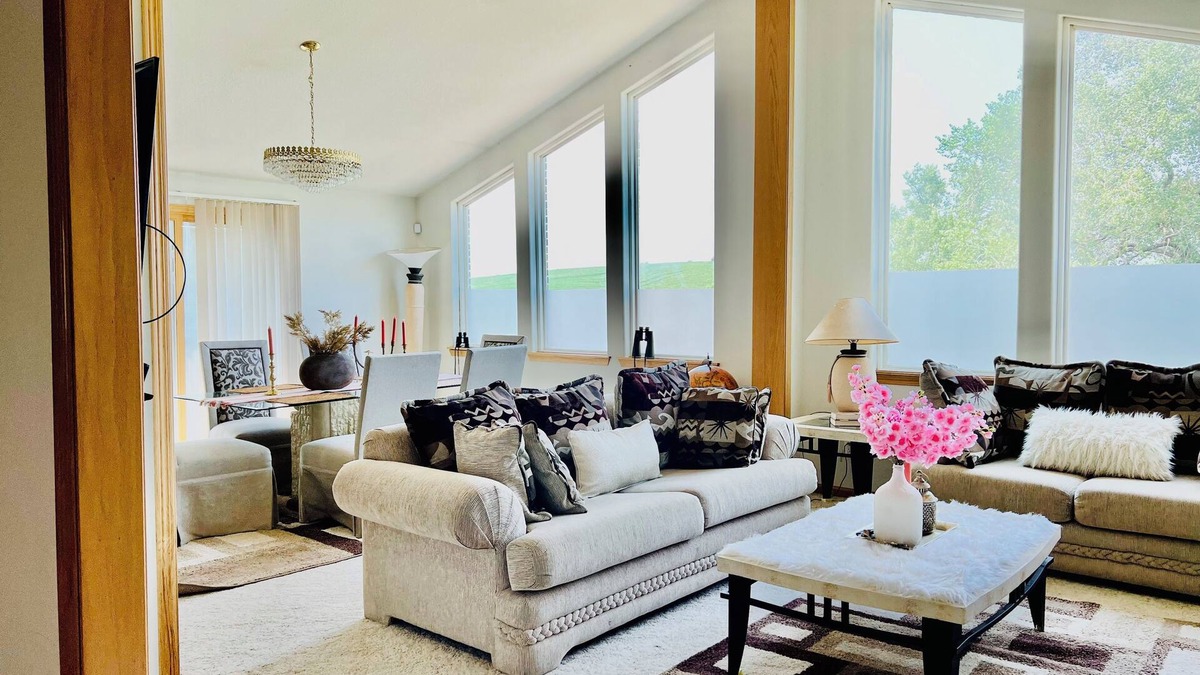Burbank House | Charming 2-bedroom King+King bedroom house in near Ponca with WiFi, AC