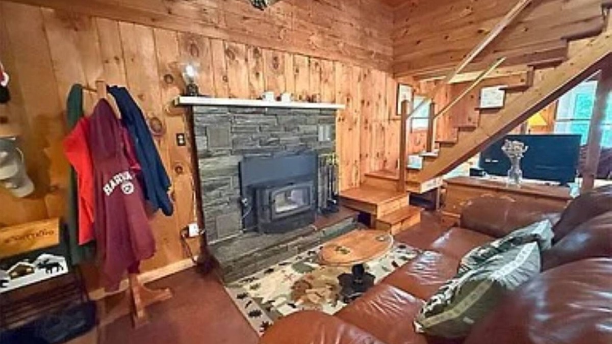 Bomoseen House | Charming 2-bedroom lake front house with WiFi, AC on scenic Lake Bomoseen