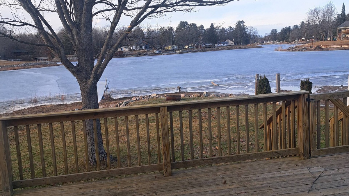 Gladwin House | Charming 2-bedroom lakefront house