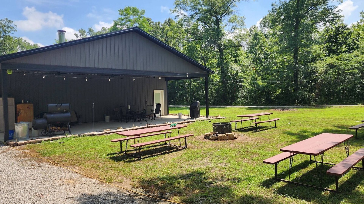 Washington County Cabin | Charming 2-bedroom lodge with WiFi, AC, quietly tucked away in the woods.