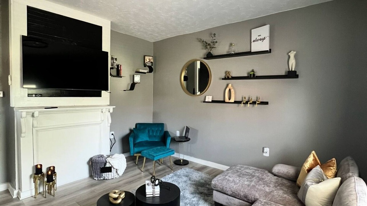 Near East Columbus House | Charming 2-Bedroom Modernized Historic Home in Columbus with AC, WiFi