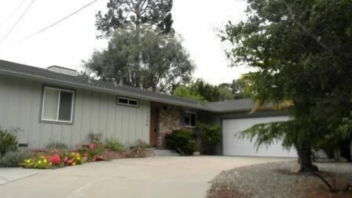 Monterey House | CHARMING 2 BEDROOM MONTEREY HOME NESTLED AMONGST THE TREES 5 MINS FROM THE OCEAN