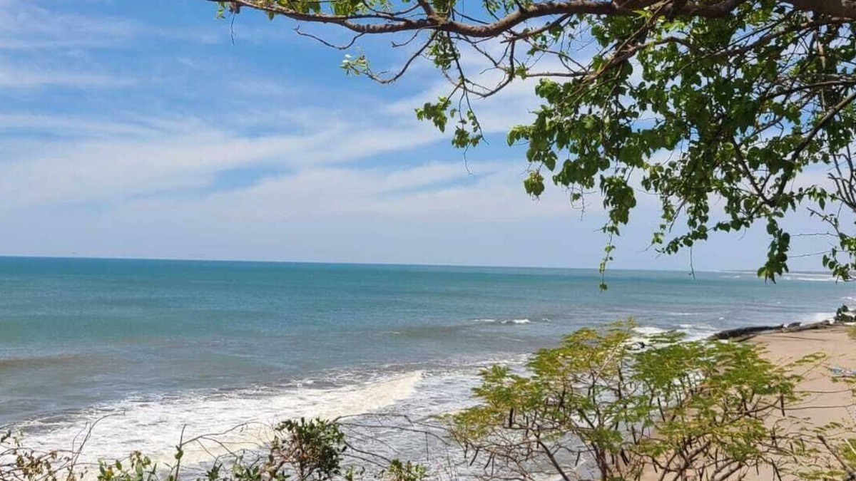 Casares House | Charming 2-bedroom ocean front house in tranquil Casares with WiFi, cable TV