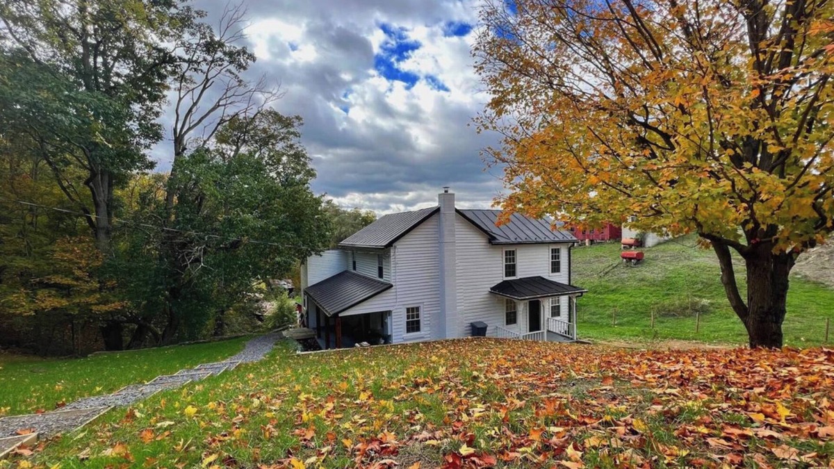 Burlington Other | Charming 2-bedroom renovated farmhouse in West Virginia