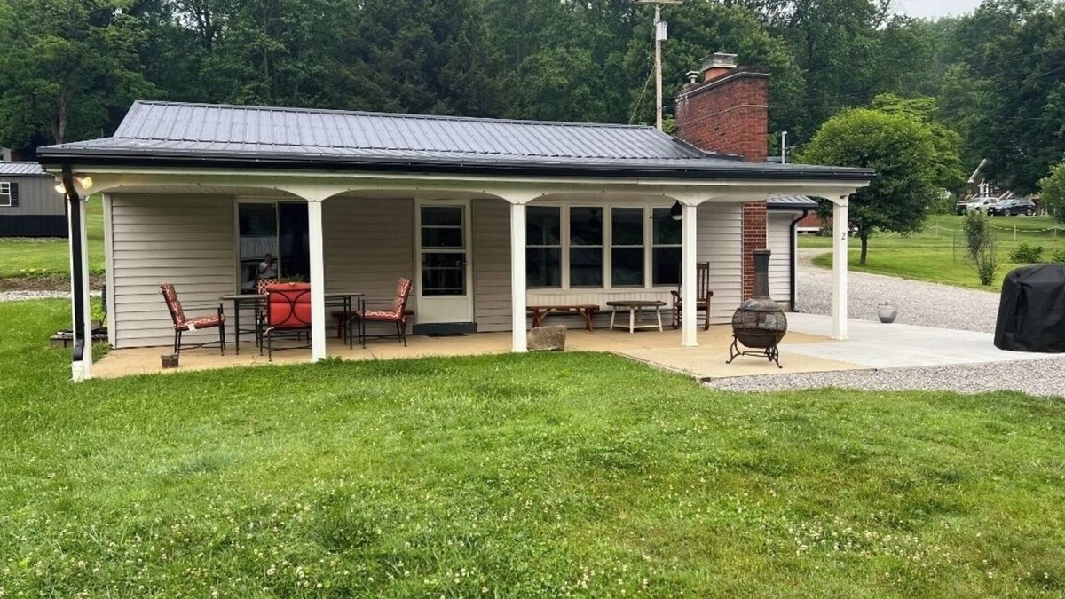 East Brady House | Charming 2-bedroom river house in East Brady with dock access.