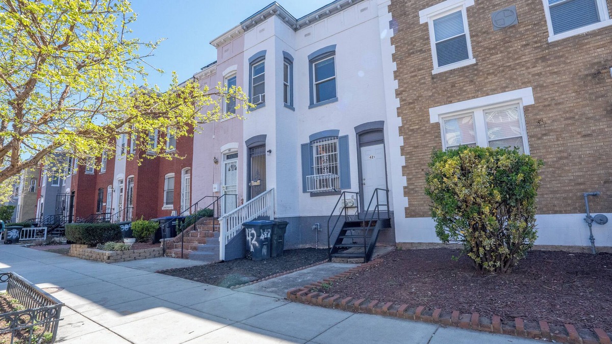 Truxton Circle House | Charming 2-bedroom rowhome with WiFi, AC in Downtown Washington