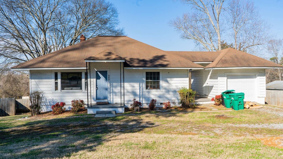 Ashley Oaks Apartment | Charming 2 Bedroom Retreat in Prime Location!