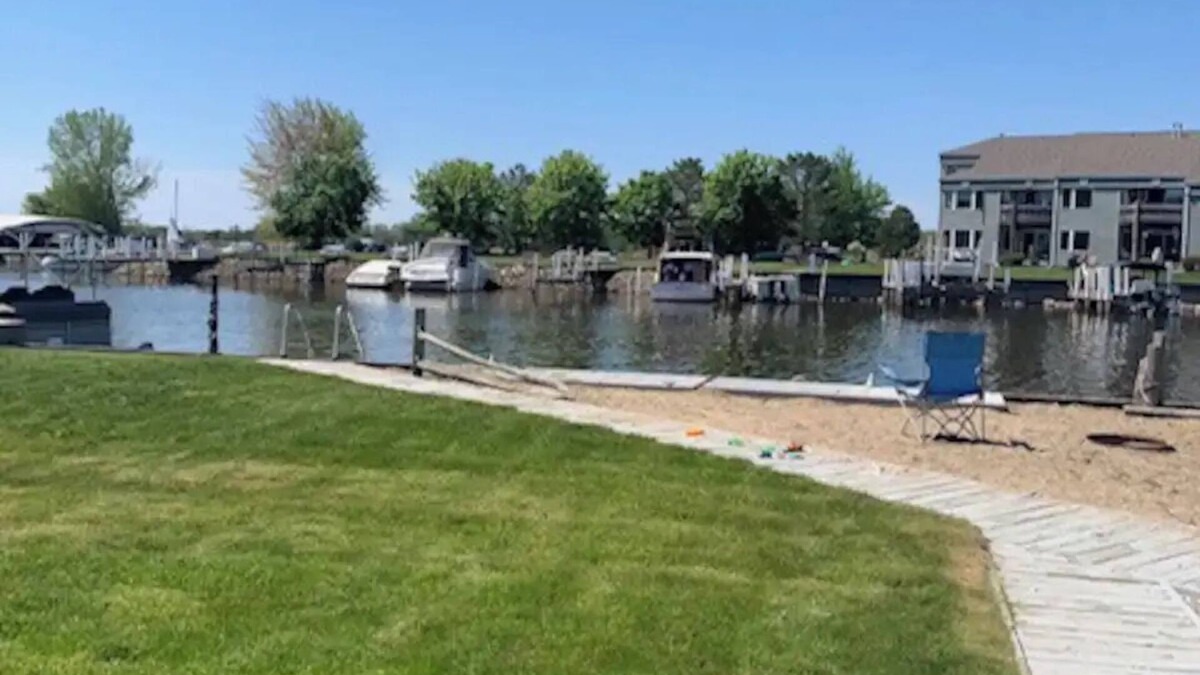 Au Gres Cottage | Charming 2-bedroom riverfront cottage in tranquil Au Gres with WiFi, AC