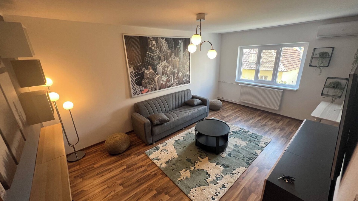 Calimanesti Apartment | Charming 2-bedroom apartment with AC, WiFi in adorable Călimănești
