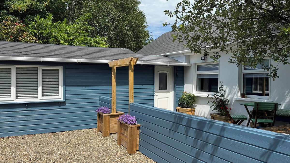 Kinvara Cottage | Charming 2-bedroom shabby chic cottage in beautiful Kinvara.