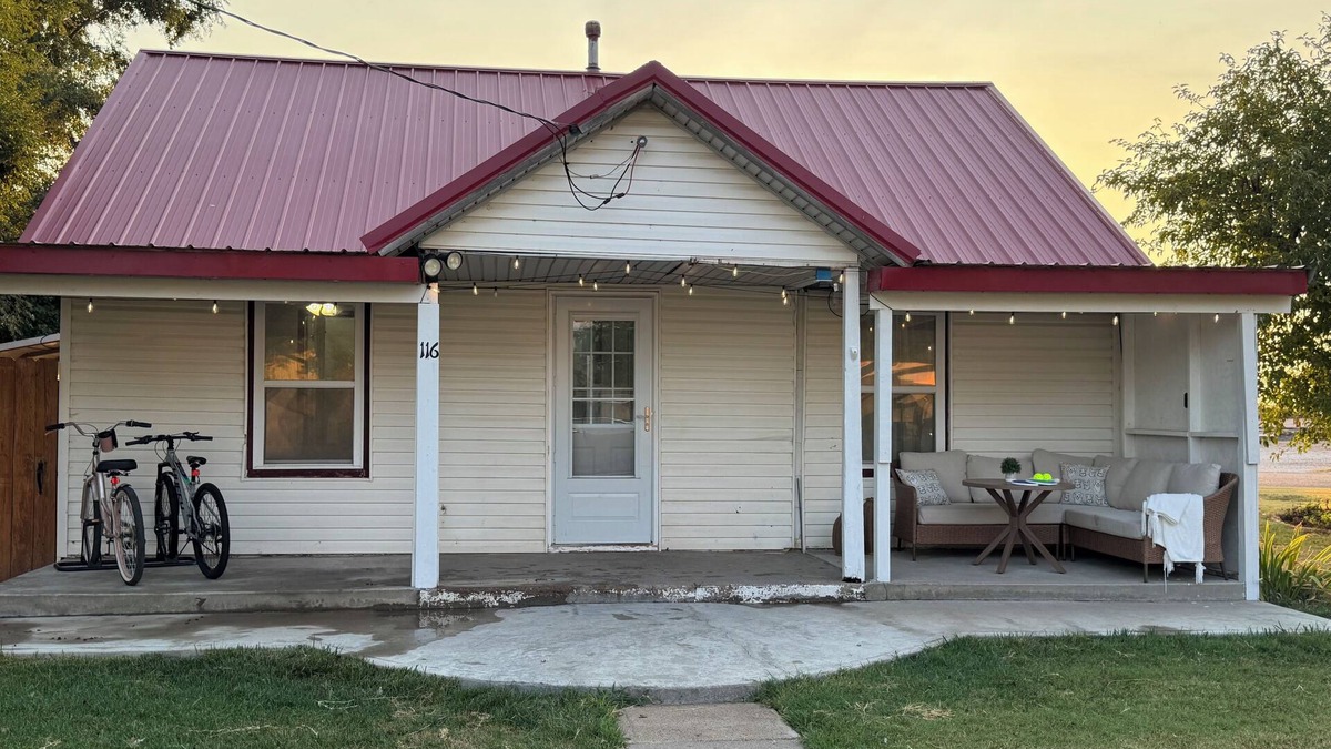 Montezuma House | Charming 2-Bedroom Stay in Montezuma – Breakfast Included