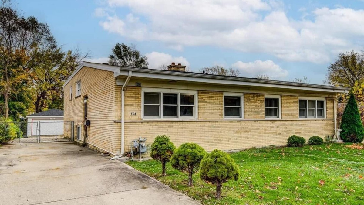 Villa Park House | Charming 2-bedroom townhome with WiFi and AC in Villa Park